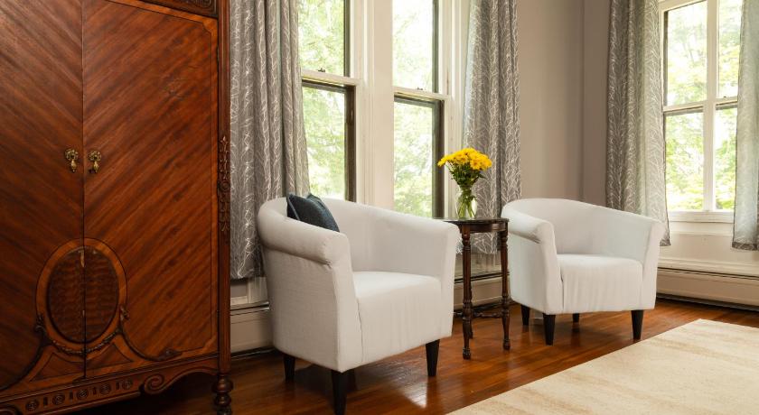 유티카 (NY) Rosemont Inn 4성급 숙소 수영장