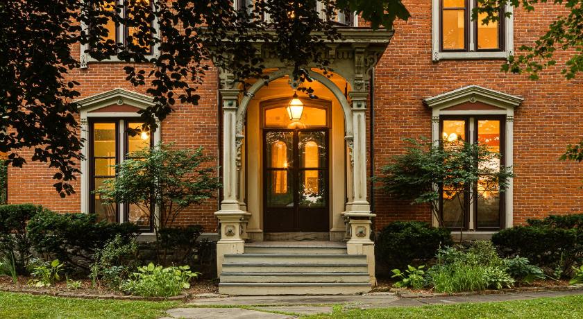Rosemont Inn — Hotel in Utica (NY)