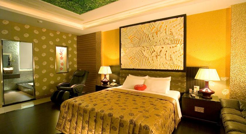 Chateau Motel Spa photo