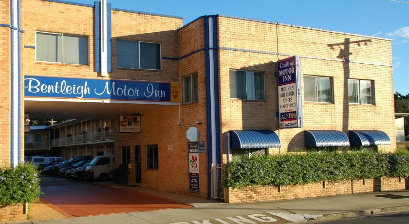 a large building with a sign on the side of it, Bentleigh Motor Inn in Coffs Harbour