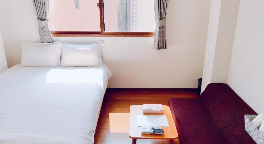 Osaka Sinsei Guest House Daikokukan — Hotel in Osaka
