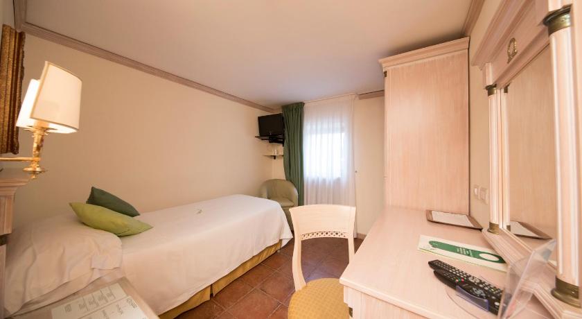 Image of Single Room 0