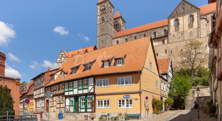 Apartments Unter Dem Schloß — Hotel in Quedlinburg