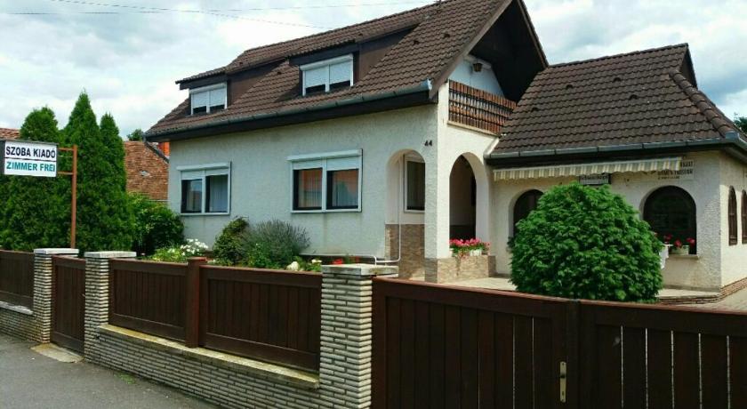 Vincze Vendeghaz — Hotel in Kormend
