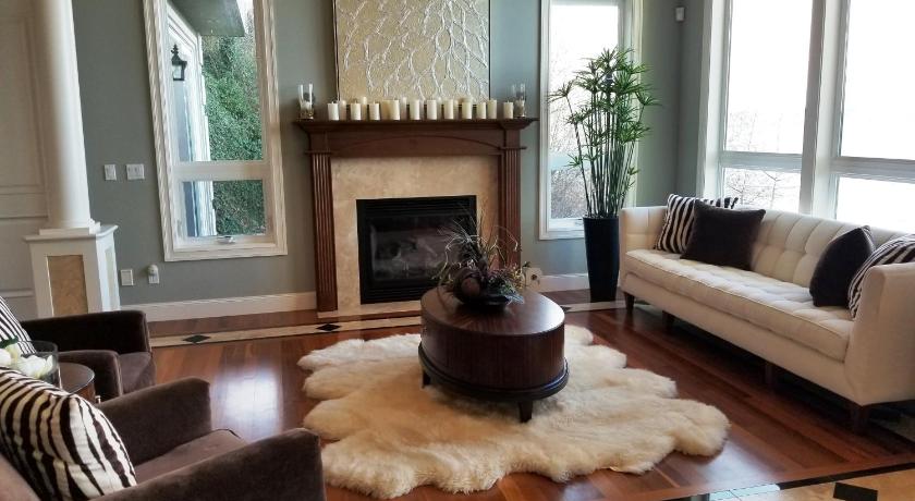 Redondo waterfront house with a private room photo