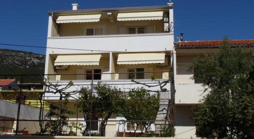 Studios Ana Mari — Hotel in Vis