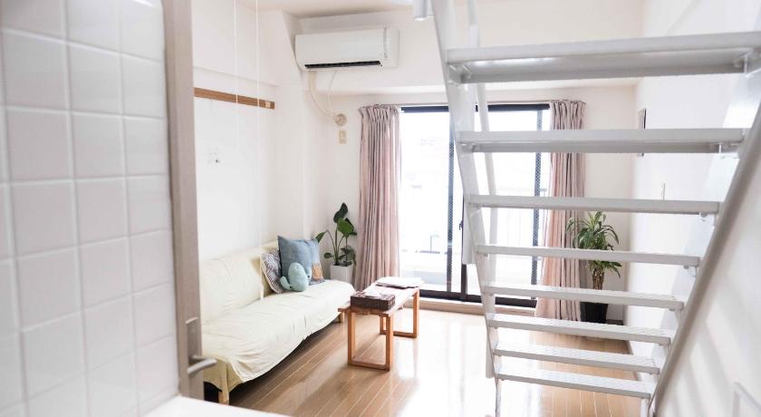 Tokyo MINIMAL SHIMOKITA Stylish Loft or Studio Apt 4-Star Accommodation pool