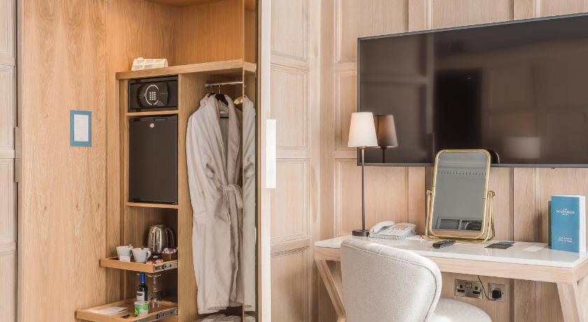 Image of Reporter Twin or Double Room 14