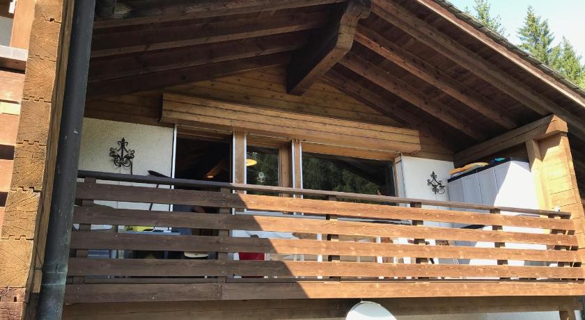 Appartamento chalet — Hotel in Laax