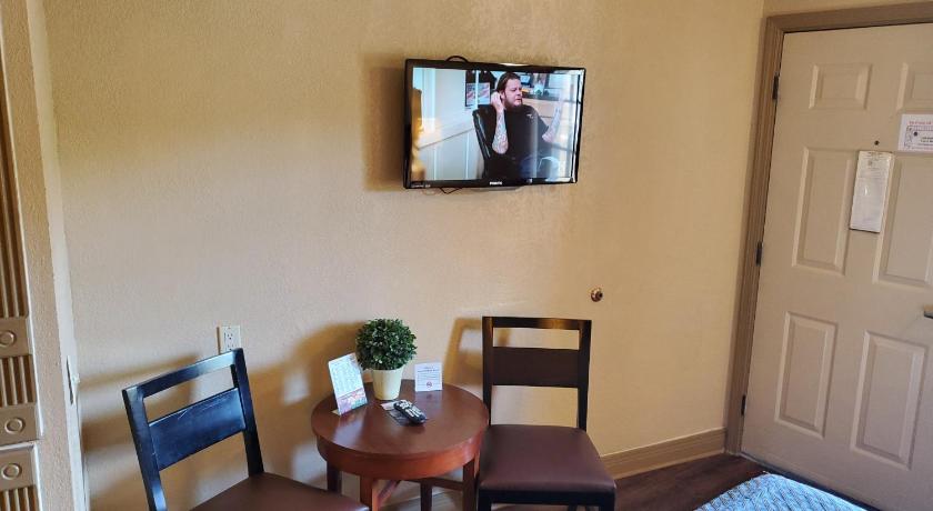 Image of Queen Suite 6