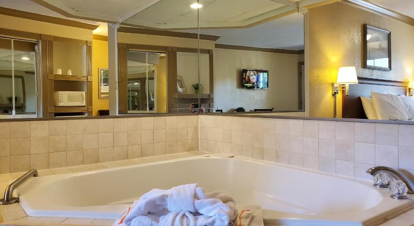 Image of Queen Suite 4
