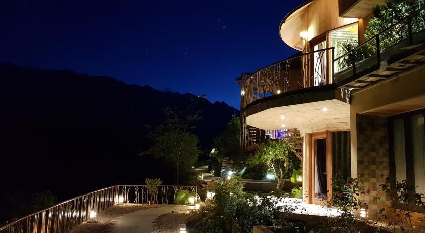 Image of Suite with Mountain View 1