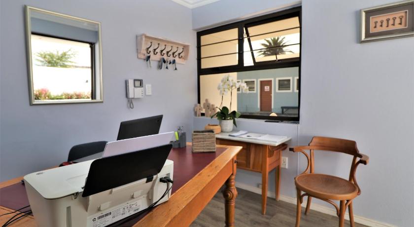 Tiende Laan Bed & Breakfast and Self-Catering photo