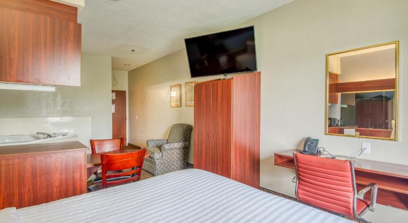 Trident Inn and Suites