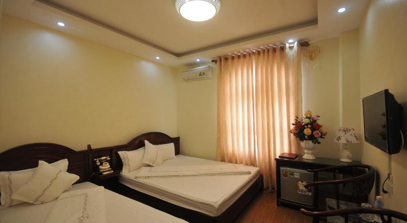 a hotel room with two beds and a television, Thuan Thanh Hotel in Ninh Bình