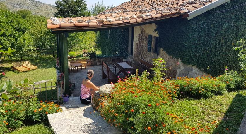 Old house Nilovic — Hotel in Lipci