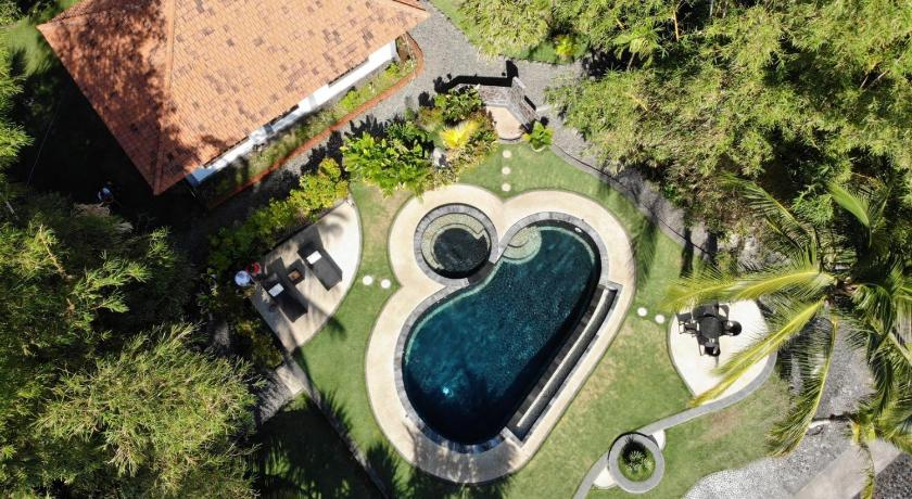 Swimming pool, Villa East at Ciliks Beach Garden in Bali