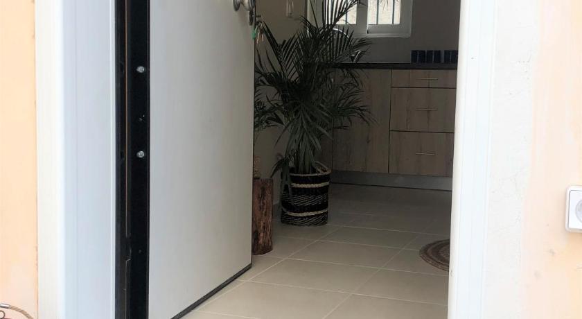 Boho Apartment near Athens Airport photo