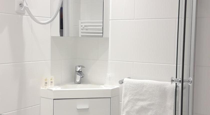 Bathroom, Hotel Mazagran in Paris