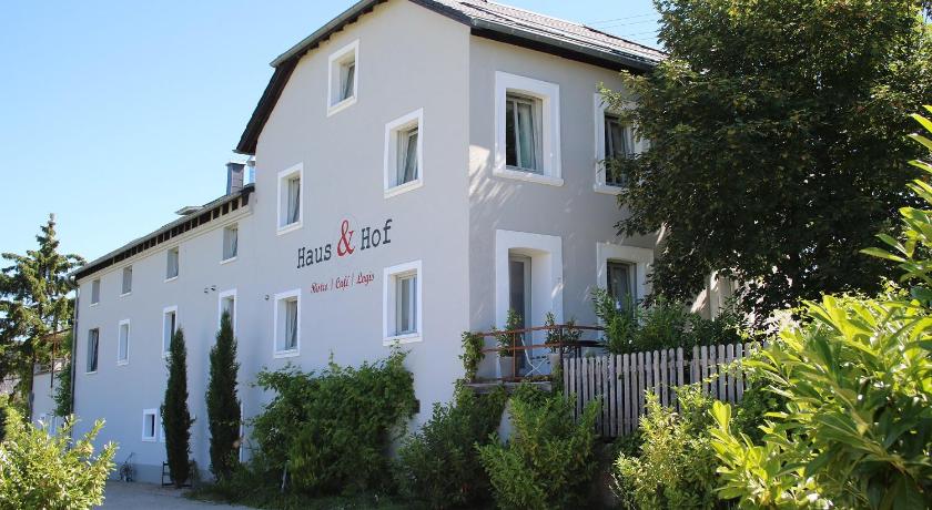 Haus & Hof Guest House