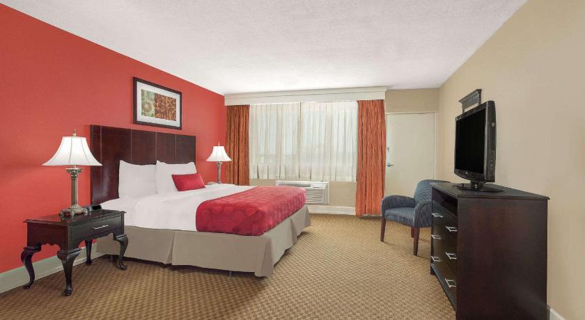 Ramada Plaza by Wyndham Fayetteville Fort Bragg Area