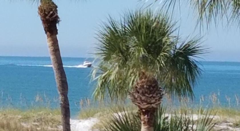 Johns Pass Beach Motel photo