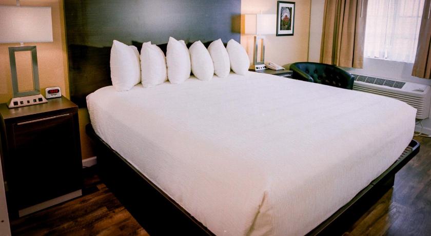 Pines Inn & Suites photo