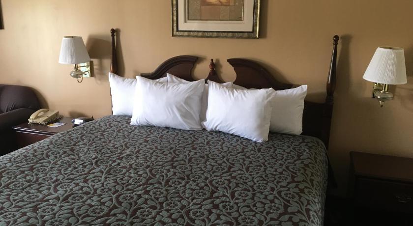 Days Inn by Wyndham Picayune photo