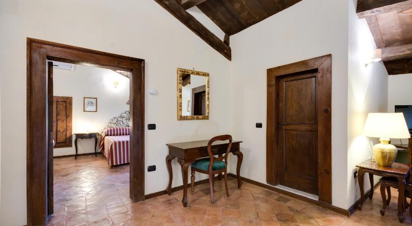 Castello Di Caccuri Suites