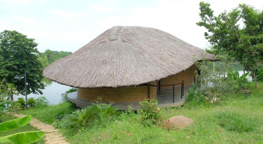 Image of Double Room with Lake View 8