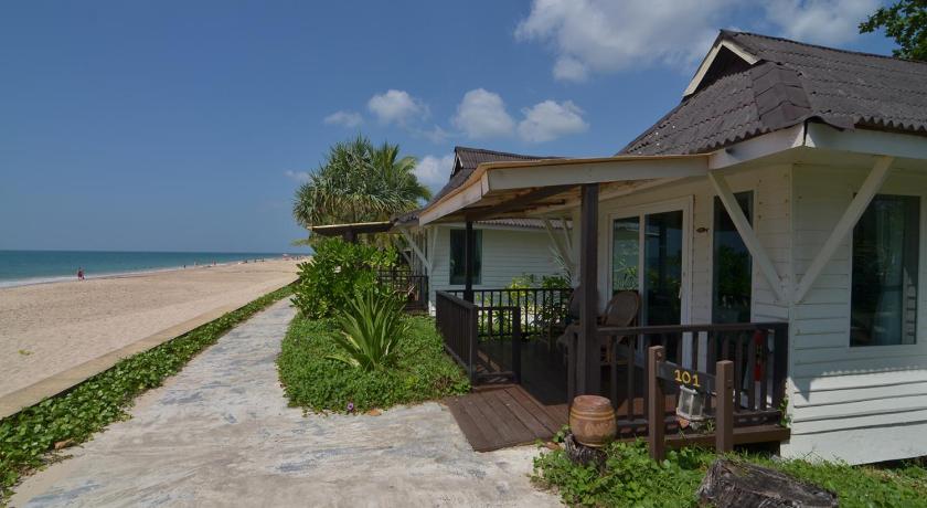Image of Beach Front Bungalow - Adults Only 11