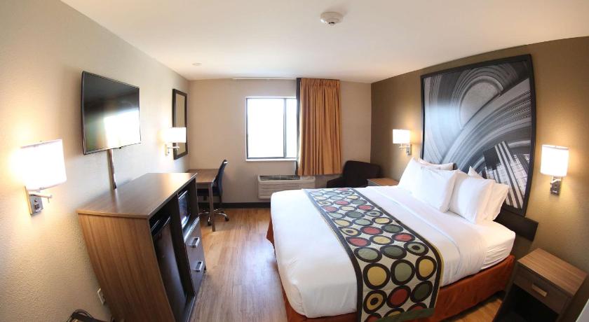 Super 8 By Wyndham Portsmouth photo