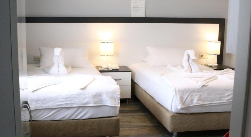 Eva Otel photo