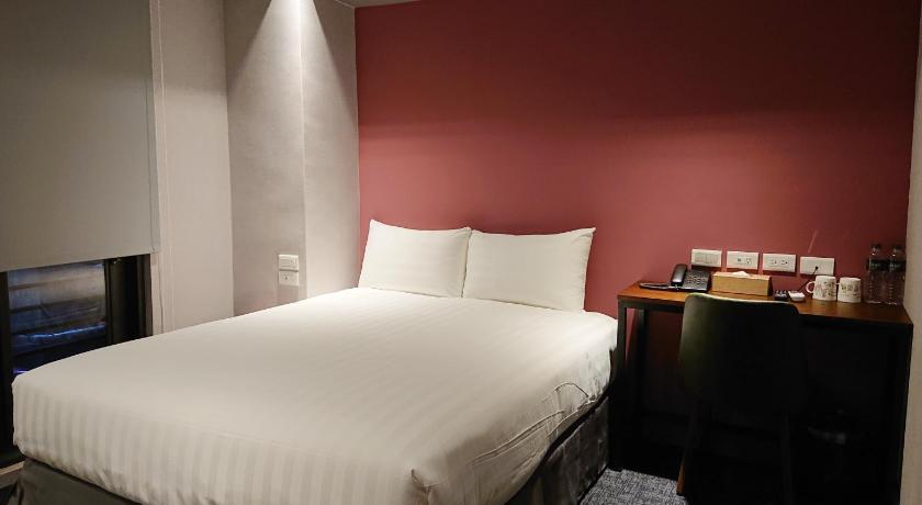 Image of Deluxe Double Room - with Bathtub 12