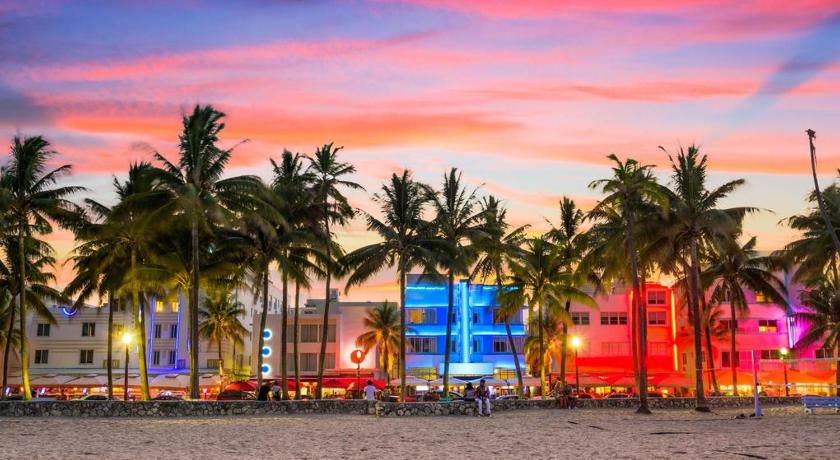 Two Bedroom Two Bath Apartment 2 Block to Beach photo