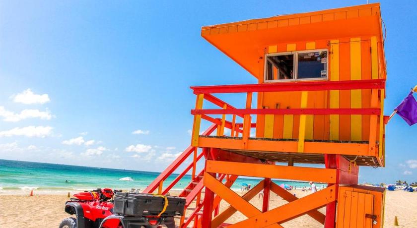 Two Bedroom Two Bath Apartment 2 Block to Beach photo