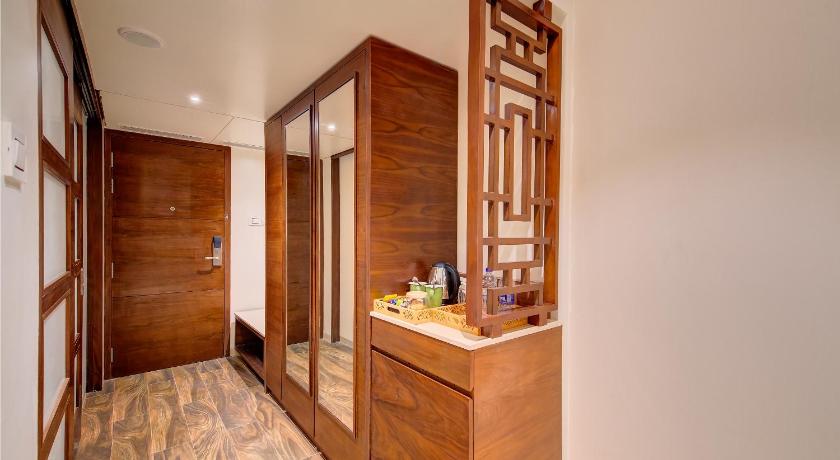 Image of Fern Club room with Balcony and Mountain view 10