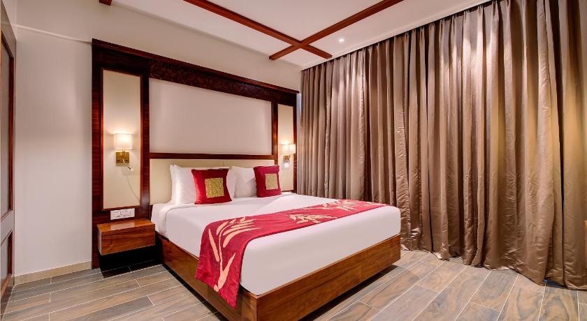 Image of Hazel Suite with bathtub,balcony and mountain view 3