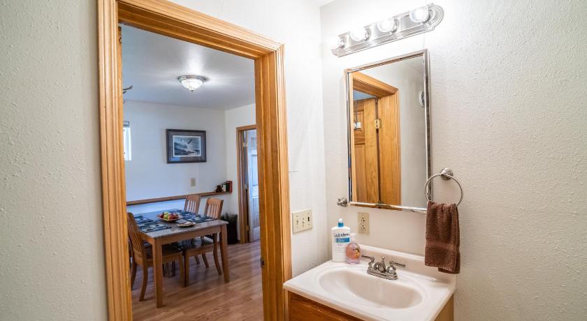 Bears Den Alaska Lodging photo