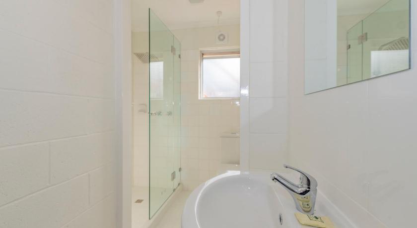 4 Bedroom House - Hobart CBD - Free Parking - Free WIFI photo