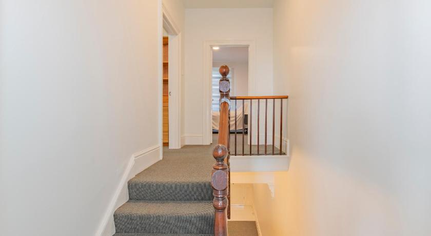 4 Bedroom House - Hobart CBD - Free Parking - Free WIFI photo