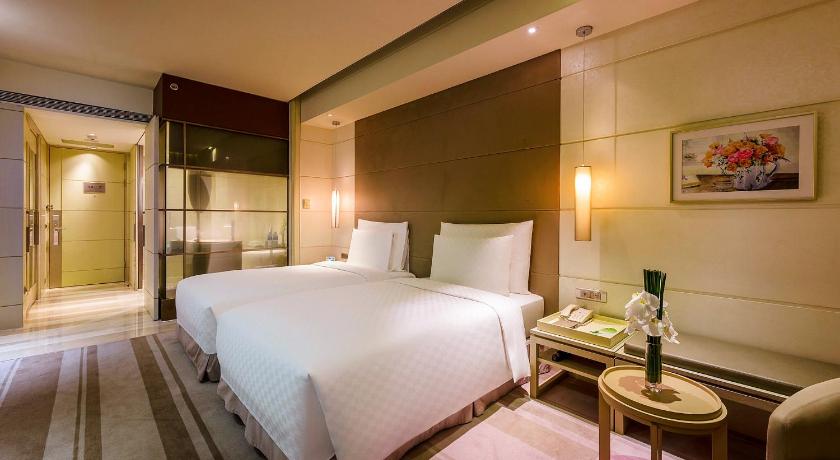 Image of Club Floor - Club Deluxe Twin 6