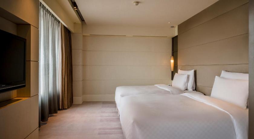 Image of Club Floor - Club Junior Suite Queen 8