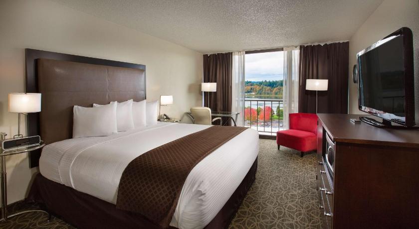 Red Lion Inn and Suites Olympia Governor Hotel