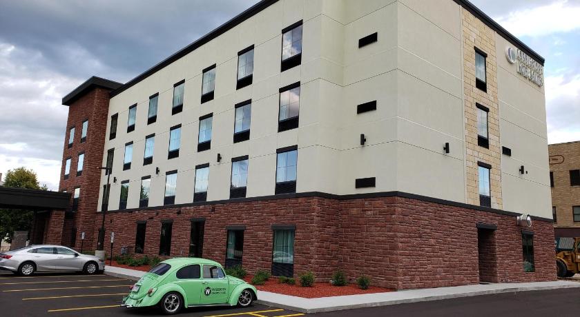 Cobblestone Hotel & Suites - Janesville