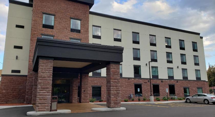 Cobblestone Hotel & Suites - Janesville