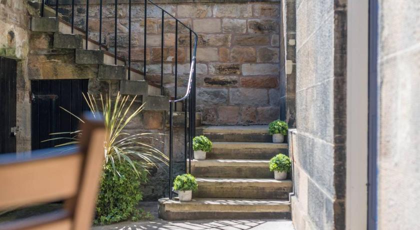 ALTIDO Luxury Apart for 6 with Patio in City Centre photo