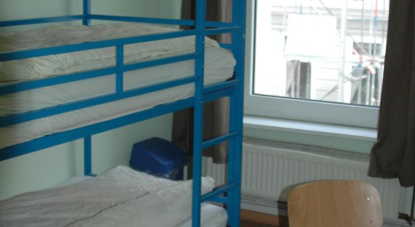 Image of Triple Room with Private Bathroom 6