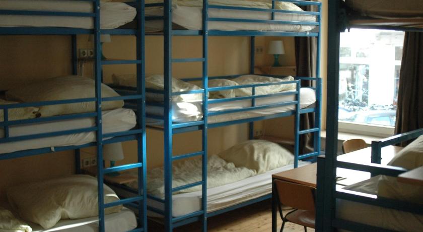 Image of Nine-Bed Room with private bathroom 3