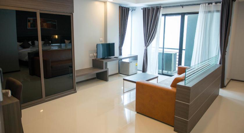 Image of Deluxe Triple Room 8